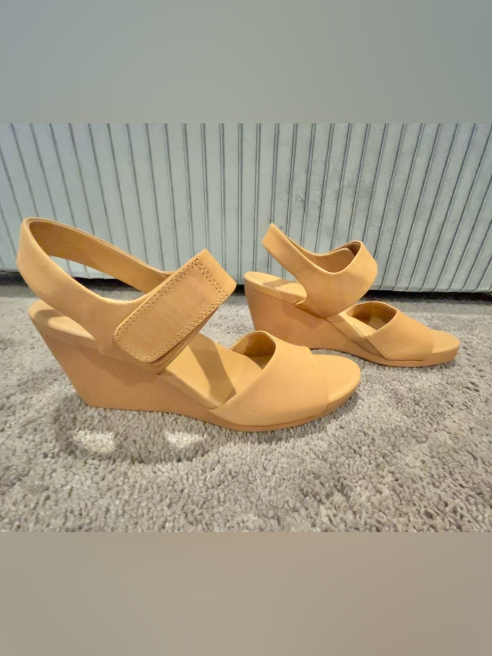 Women's Naturalizer Imani Wedge Sandals 9.5 Cookie Dough Nubuck
